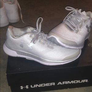 Women’s size 9.5 Under Armour shoe!